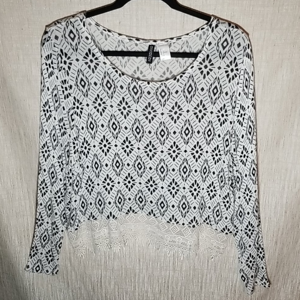 H&M L Black & White Pattern Blouse